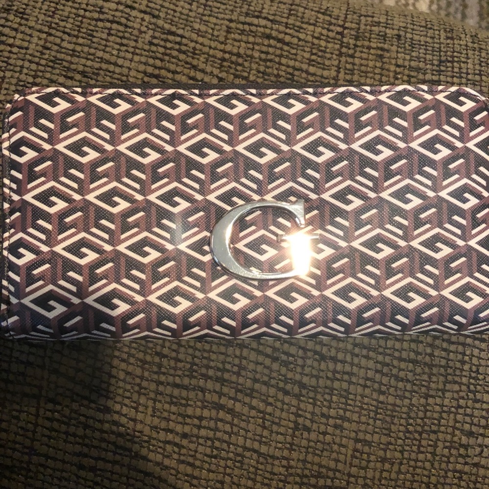 Guess Wristlet